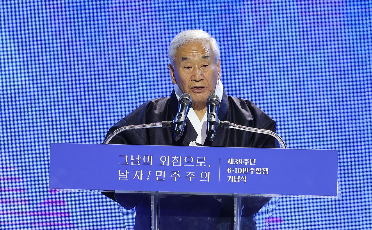 이재오 민주화운동기념사업회 이사장이 10일 서울 용산구 민주화운동기념관에서 열린 제39주년 6.10 민주항쟁 기념식에서 발언하고 있다. 뉴스1