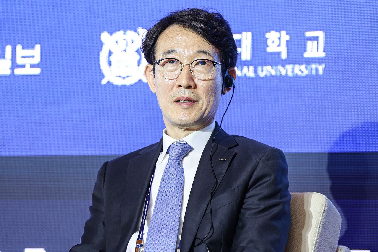 ‘2026 혁신창업국가 대한민국 국제포럼(STARTUP NATION KOREA 2026)’이 17일 서울대학교 관악캠퍼스 해동첨단공학관에서 열렸다. 이날 오후 딥테크 스타트업을 위한 인내자본 혁신금융 생태계 조성을 주제로 열린 라운드업 토론회에서 기술보증기금 김대철 상임이사가 발언하고 있다. 김경록 기자. 