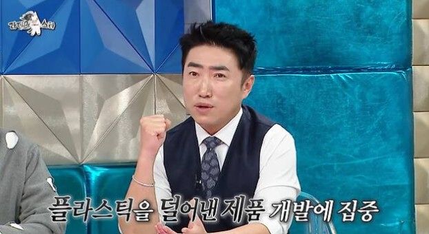 장동민이 지난 4월 MBC ‘라디오스타’에서 ‘에코링’에 대해 설명하는 모습. 사진 MBC ‘라디오스타’ 캡처