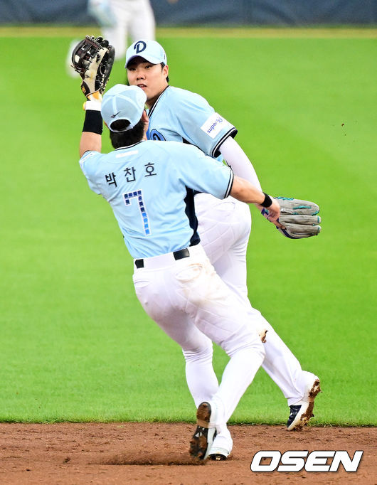 [OSEN=잠실, 지형준 기자] 박찬호와 박준순의 협업 플레이