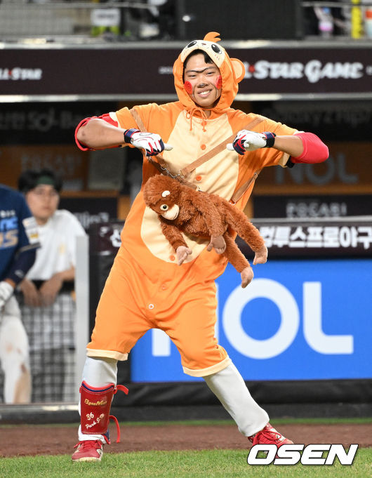지난 퓨처스 올스타에서 원숭이 퍼포먼스를 펼쳐 베스트 퍼포먼스상을 수상한 박재현