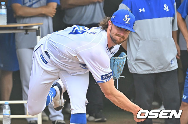 [OSEN=대구, 이석우 기자] 16일 대구삼성라이온즈파크에서 2026 신한 SOL KBO 리그 삼성 라이온즈와 롯데 자이언츠의 경기가 열린다. 홈팀 삼성은 양창섭이, 방문팀 롯데는 로드리게스가 선발 출전한다. 삼성 라이온즈 새 외국인 투수 페덱이 불펜 투구를 하고 있다. 2026.07.16 / foto0307@osen.co.kr