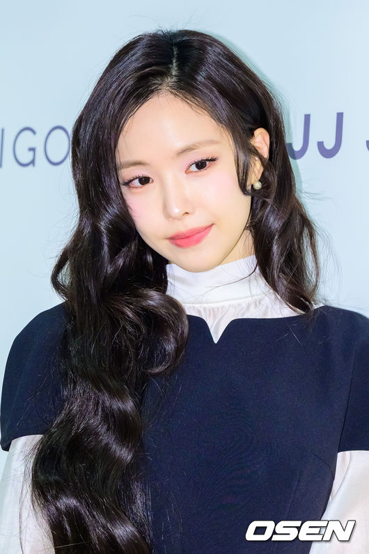 [OSEN=고양, 박준형 기자] 에이핑크 출신 배우손나은이 8일 경기도 고양 스타필드에서 열린 한 브랜드 스타필드 고양점 매장 오픈 행사에 참석했다.손나은은 올해 방송 예정인 SBS 새 금토드라마 ‘김부장’에 출연한다. 극 중 손나은은 김부장 회사에서 함께 일하는 직원이자 비밀을 간직한 상아 역을 맡았다.배우 손나은이 포즈를 취하고 있다.  2026.05.08 / soul1014@osen.co.kr