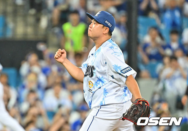 [OSEN=대구, 이석우 기자] 16일 대구삼성라이온즈파크에서 2026 신한 SOL KBO 리그 삼성 라이온즈와 롯데 자이언츠의 경기가 열렸다. 홈팀 삼성은 양창섭이, 방문팀 롯데는 로드리게스가 선발 출전했다. 삼성 라이온즈 이승현이 6회초 2사 1루 롯데 자이언츠 손호영을 삼진으로 잡고 주먹을 불끈 쥐고 있다. 2026.07.16 / foto0307@osen.co.kr