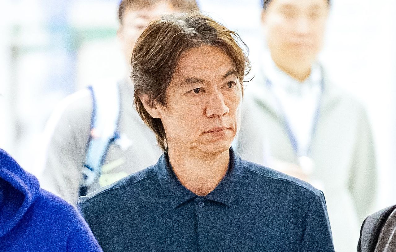 2026 북중미 월드컵 조별리그에서 탈락한 홍명보 전 대한민국 축구 국가대표팀 감독이 지난달 29일 인천국제공항 제2터미널을 통해 귀국하고 있다. 김경록 기자