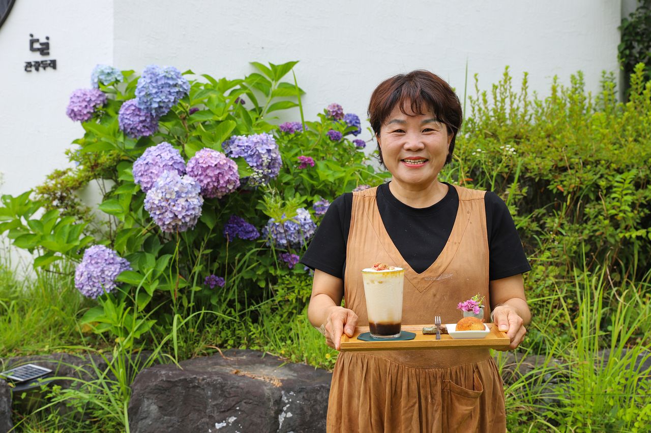월출산 도갑사 어귀에 자리한 카페 '미술관 아래'는 무화과를 활용한 디저트가 인기다. 공예작가인 김미희 대표가 직접 메뉴를 개발했다.