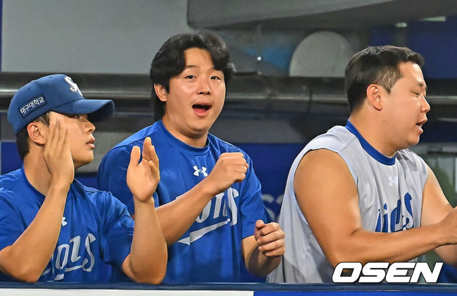 [OSEN=대구, 이석우 기자] 16일 대구삼성라이온즈파크에서 2026 신한 SOL KBO 리그 삼성 라이온즈와 롯데 자이언츠의 경기가 열렸다. 홈팀 삼성은 양창섭이, 방문팀 롯데는 로드리게스가 선발 출전했다. 삼성 라이온즈 선발 투수 양창섭이 롯데 자이언츠에 4-1로 후반기 첫 승리를 기록하자 주먹을 불끈 쥐고 기뻐하고 있다. 2026.07.16 / foto0307@osen.co.kr
