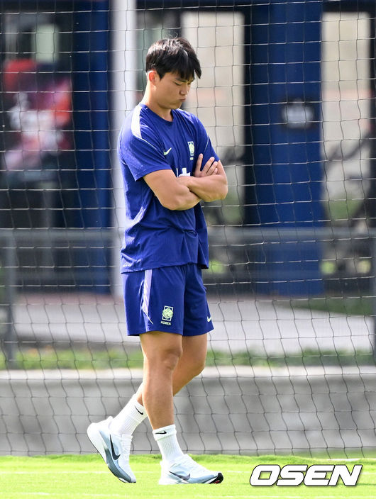 [OSEN=사포판(멕시코), 이대선 기자] 홍명보 감독이 이끄는 대한민국 축구국가대표팀이 26일(한국시각) 멕시코 과달라하라 인근 사포판의 치바스 베르데 바예에서 훈련을 진행했다.대한민국은 1승 2패(승점 3)로 조 3위에 머물렀다. 자력으로 32강에 오를 기회를 놓쳤고, 이제는 다른 조 경기 결과를 기다려야 하는 처지가 됐다.대한민국 오현규가 훈련을 하고 있다. 2026.06.26 /sunday@osen.co.kr