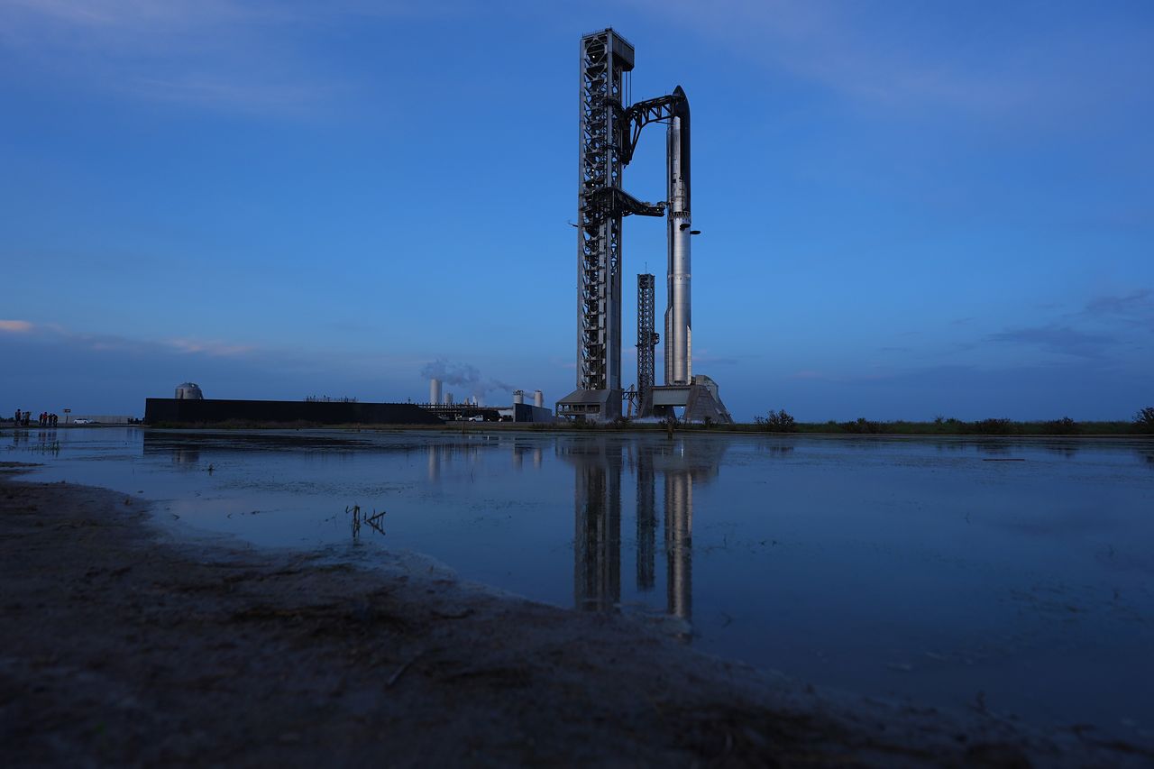 SpaceX's mega rocket Starship sits on the launch pad after its test flight was aborted when some of the engines failed to ignite, in Starbase, Texas, Thursday, July 16, 2026. (AP Photo/Eric Gay)  〈저작권자(c) 연합뉴스, 무단 전재-재배포, AI 학습 및 활용 금지〉