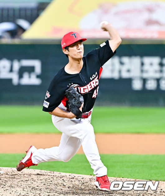 [OSEN=인천, 박준형 기자] 17일 인천 SSG랜더스필드에서 ‘2026 신한 SOL Bank KBO리그’ SSG 랜더스와 KIA 타이거즈의 경기가 열렸다.이날 SSG는 김민준을, KIA는 시라카와를 선발로 내세웠다.5회말 KIA 이의리 투수가 역투하고 있다.      2026.07.17 / soul1014@osen.co.kr