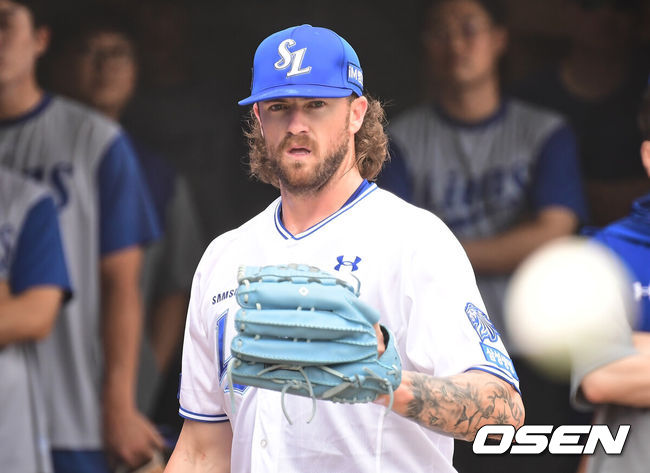 [OSEN=대구, 이석우 기자] 16일 대구삼성라이온즈파크에서 2026 신한 SOL KBO 리그 삼성 라이온즈와 롯데 자이언츠의 경기가 열린다. 홈팀 삼성은 양창섭이, 방문팀 롯데는 로드리게스가 선발 출전한다. 삼성 라이온즈 새 외국인 투수 페덱이 불펜 투구를 하고 있다. 2026.07.16 / foto0307@osen.co.kr