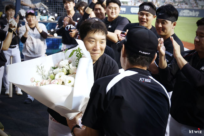 KT 위즈 제공