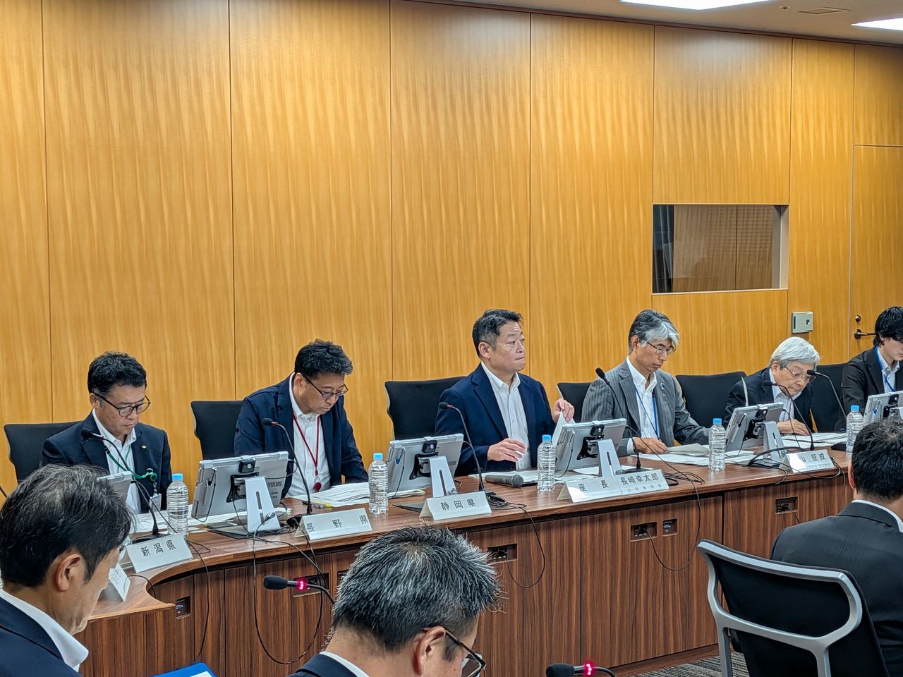 일본 야마나시현은 지난 2일 ‘외국인 관광객 초광역 대피 구체화 연구회’를 출범시켰다. 연구회 출범에는 시즈오카현 등 후지산 인근 지방자치단체들과 일본 내각부·관광청이 공동으로 참여했다. 사진 야마나시현