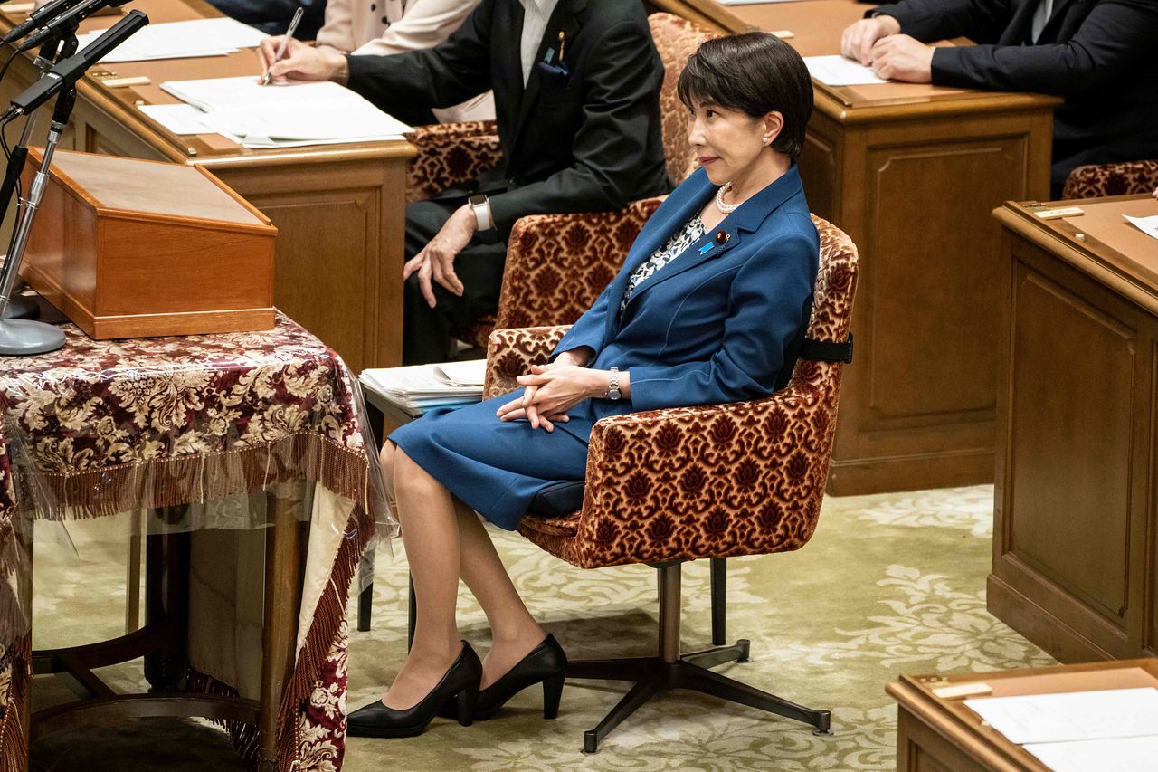 다카이치 사나에 일본 총리가 7월 15일 도쿄 국회에서 열린 중·참의원 국가기본정책위원회 합동심사회에 참석하고 있다. AFP=연합뉴스