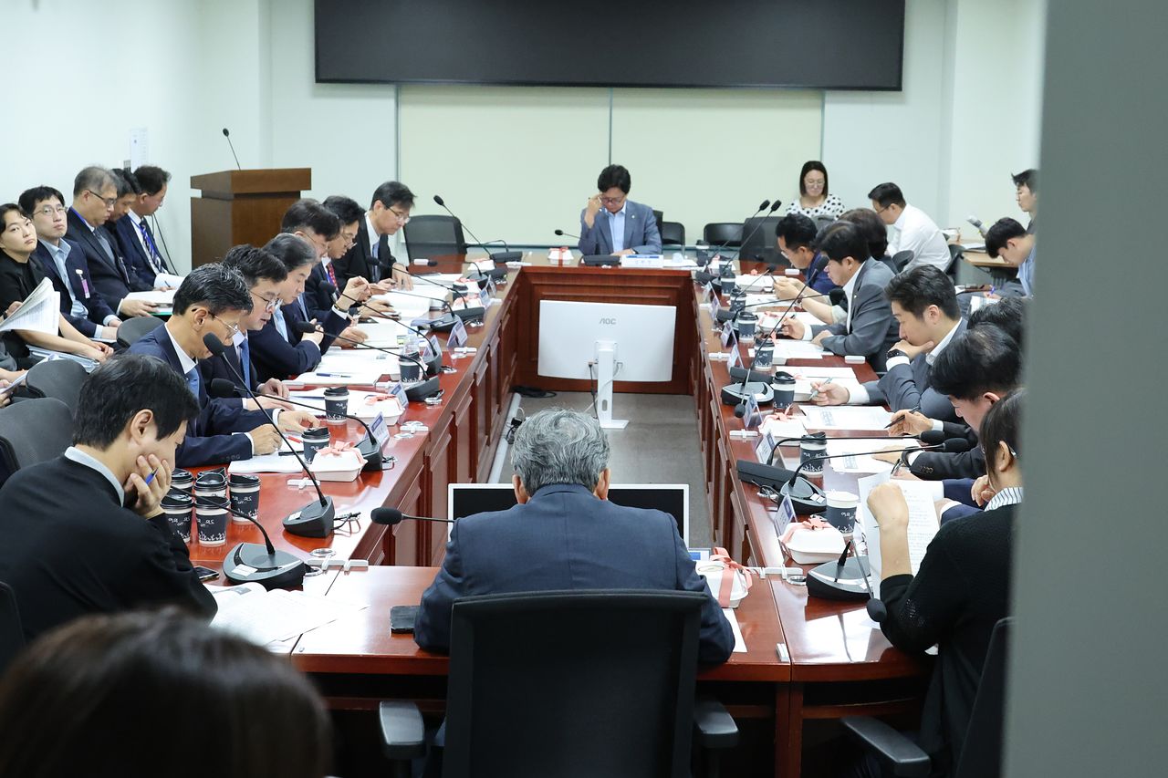 20일 서울 여의도 국회 의원회관에서 정무위원회의 비공개 금융위원회 업무보고가 열리고 있다. 뉴스1