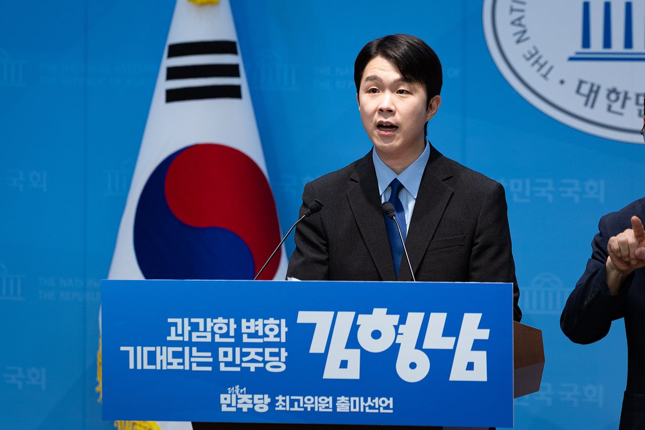 김형남 전 더불어민주당 서울시장 경선후보가 3일 서울 여의도 국회 소통관에서 최고위원 출마 선언 기자회견을 하고 있다.