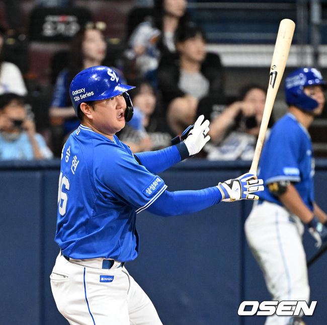 [OSEN=고척, 이대선 기자] 21일 서울 고척스카이돔에서  2026 신한 SOL KBO리그 키움 히어로즈와 삼성 라이온즈의 경기가 열렸다.이날 키움은 배동현, 삼성은 최원태를 선발로 내세웠다.9회초 1사 1루에서 삼성 장승현이 중전 안타를 치고 있다. 2026.07.21 /sunday@osen.co.kr