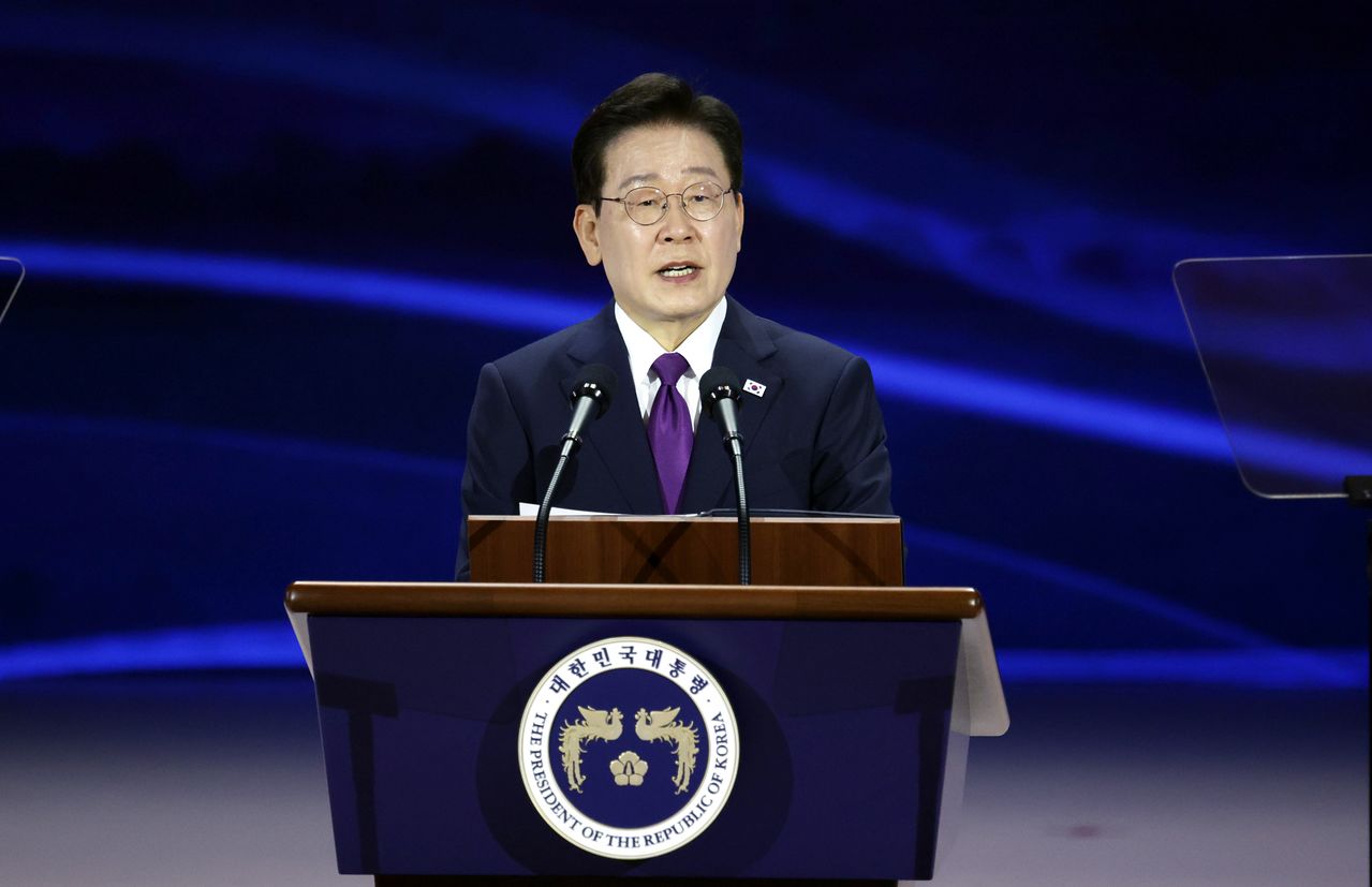 이재명 대통령이 지난 19일 부산에서 열린 제48차 유네스코 세계유산위원회 개회식에서 축사를 하고 있다. 연합뉴스