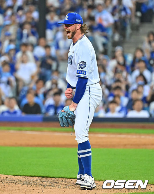 [OSEN=대구, 이석우 기자] 18일 대구삼성라이온즈파크에서 2026 신한 SOL KBO 리그 삼성 라이온즈와 롯데 자이언츠의 경기가 열렸다. 홈팀 삼성은 페덱이, 방문팀 롯데는 나균안이 선발 출전했다. 삼성 라이온즈 선발 투수 페덱이 6회초 2사 1루 롯데 자이언츠 고승민을 삼진으로 잡고 첫 등판을 마무리하며 포효하고 있다. 2026.07.18 / foto0307@osen.co.kr