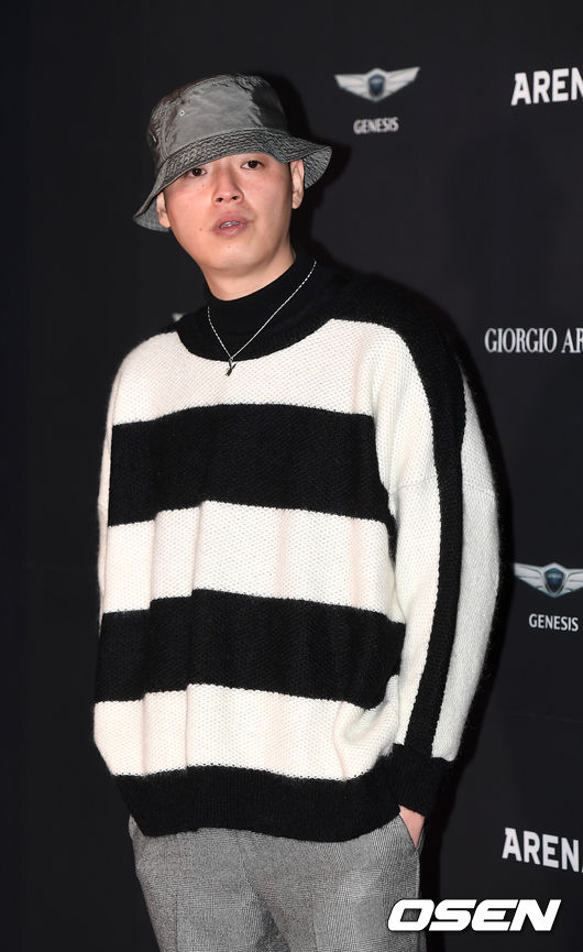 [OSEN=곽영래 기자] 9일 오후 서울 K현대미술관에서 '에이 어워즈(A-awards)' 행사가 열렸다.가수 이센스가 포토타임을 갖고 있다. /youngrae@osen.co.kr