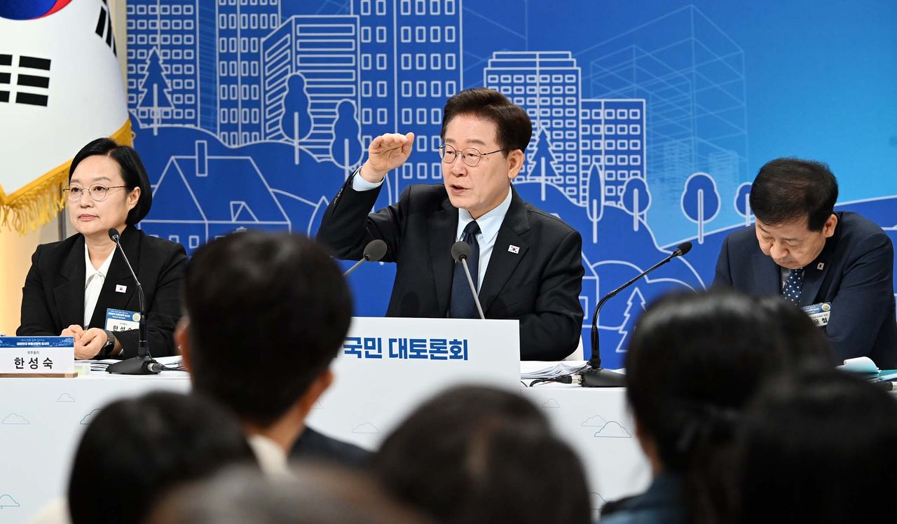 이재명 대통령이 23일 서울 여의도 KBS에서 열린 부동산정책 국민 대토론회에서 발언을 하고 있다. 사진 청와대