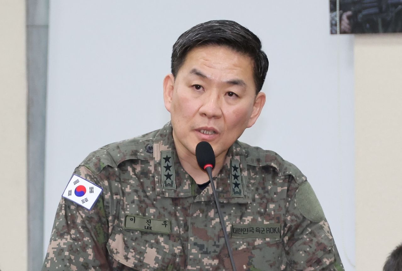 이진우 전 수도방위사령관이 지난해 2월 6일 국회에서 열린 '윤석열 정부의 비상계엄 선포를 통한 내란 혐의 진상규명 국정조사 특별위원회' 3차 청문회에서 위원 질의에 답하고 있다. 연합뉴스