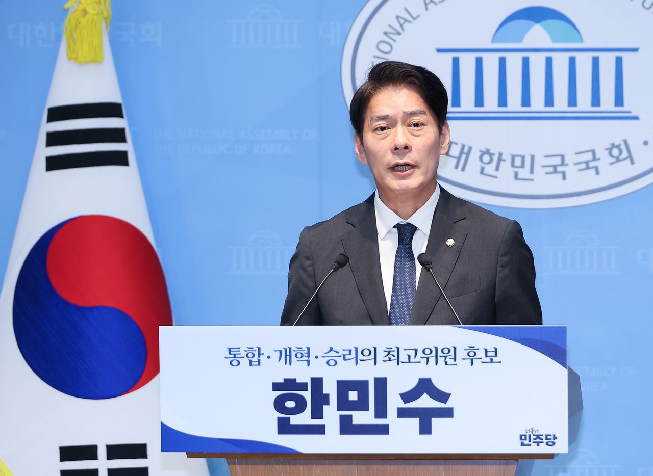 한민수 더불어민주당 의원이 지난 14일 국회 소통관에서 8·17 더불어민주당 전당대회 최고위원 선거 출마를 선언하고 있다. 연합뉴스 