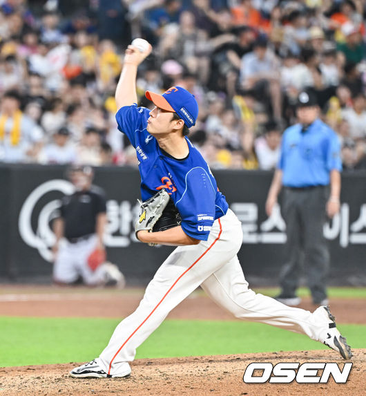 [OSEN=대전, 박준형 기자] 24일 대전한화생명볼파크에서 2026 신한은행 SOL KBO리그 한화 이글스와 LG 트윈스의 경기가 진행됐다.이날 경기에 한화는 박준영을, LG는 임찬규를 선발투수로 내세웠다.5회초 한화 장유호 투수가 역투하고 있다.    2026.07.24 / soul1014@osen.co.kr