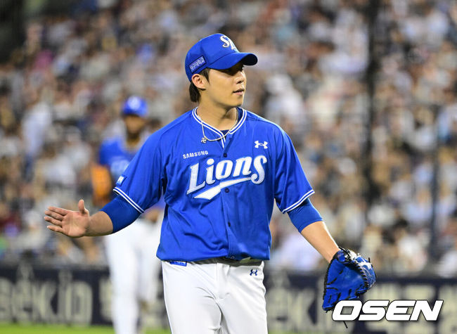 [OSEN=지형준 기자] 25일 서울 잠실야구장에서 2026 신한 SOL KBO리그 두산 베어스와 삼성 라이온즈의 경기가 열렸다.이날 두산은 잭 로그, 삼성은 원태인을 선발로 내세웠다.6회말 2사 2루에서 삼성 원태인이 두산 안재석을 3루 파울 플라이로 처리하며 기뻐하고 있다. 2026.07.25 / jpnews@osen.co.kr