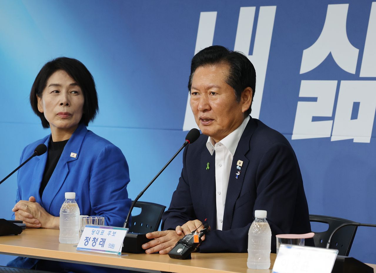 당권 주자인 정청래 전 더불어민주당 대표가 26일 울산시 남구 민주당 울산시당에서 열린 당원 간담회에 참석해 발언하고 있다. 연합뉴스