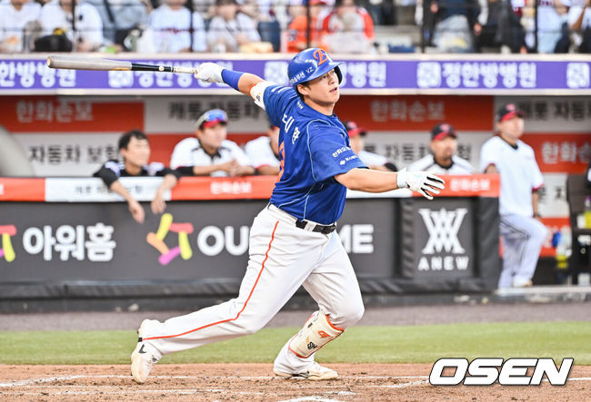 [OSEN=대전, 박준형 기자] 26일 대전한화생명볼파크에서 2026 신한은행 SOL KBO리그 한화 이글스와 LG 트윈스의 경기가 진행됐다.이날 경기에 한화는 짐머맨을, LG는 박시원을 선발투수로 내세웠다.1회말 1사 1,2루 한화 노시환이 선취 1타점 적시타를 날리고 있다.       2026.07.24 / soul1014@osen.co.kr
