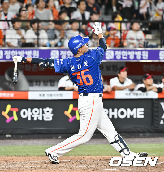 [OSEN=대전, 박준형 기자] 26일 대전한화생명볼파크에서 2026 신한은행 SOL KBO리그 한화 이글스와 LG 트윈스의 경기가 진행됐다.이날 경기에 한화는 짐머맨을, LG는 박시원을 선발투수로 내세웠다.8회말 1사 1,3루 한화 대타 한지윤이 3점 홈런을 날리고 있다.     2026.07.24 / soul1014@osen.co.kr