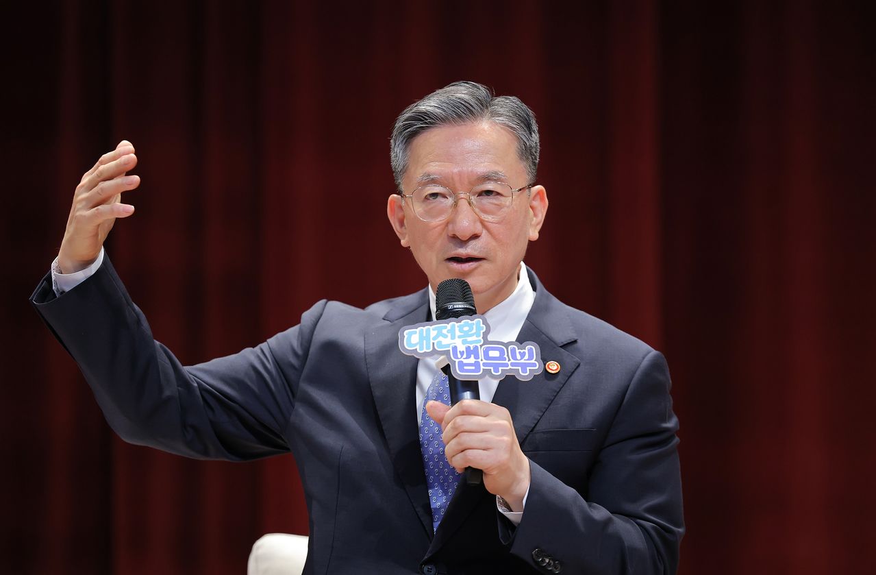 정성호 법무부 장관이 23일 경기 정부과천청사에서 열린 장관과의 토크콘서트에서 발언하고 있다. 연합뉴스