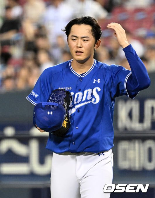 [OSEN=잠실, 이대선 기자] 26일 서울 잠실야구장에서 2026 신한 SOL KBO리그 두산 베어스와 삼성 라이온즈의 경기가 열렸다.이날 두산은 곽빈, 삼성은 오스틴 보스를 선발로 내세웠다.8회말 무사에서 삼성 미야지가 두산 강승호에게 몸에 맞는 볼을 허용하며 교체되고 있다. 2026.07.26 /sunday@osen.co.kr