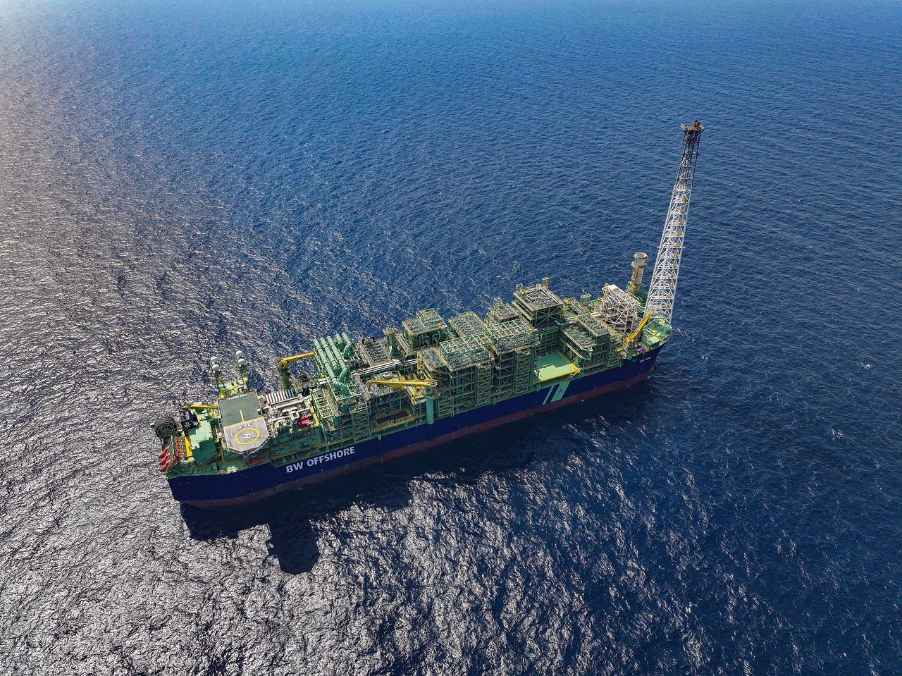 호주 북서부 해상에 위치한 바로사 가스전에 설치된 부유식 복합생산설비(FPSO) 전경. SK이노베이션 E&S는 바로사 가스전 개발에 참여해, 올 8월 30만 배럴의 초경질유를 국내에 들여온다. 사진 SK이노베이션 E&S