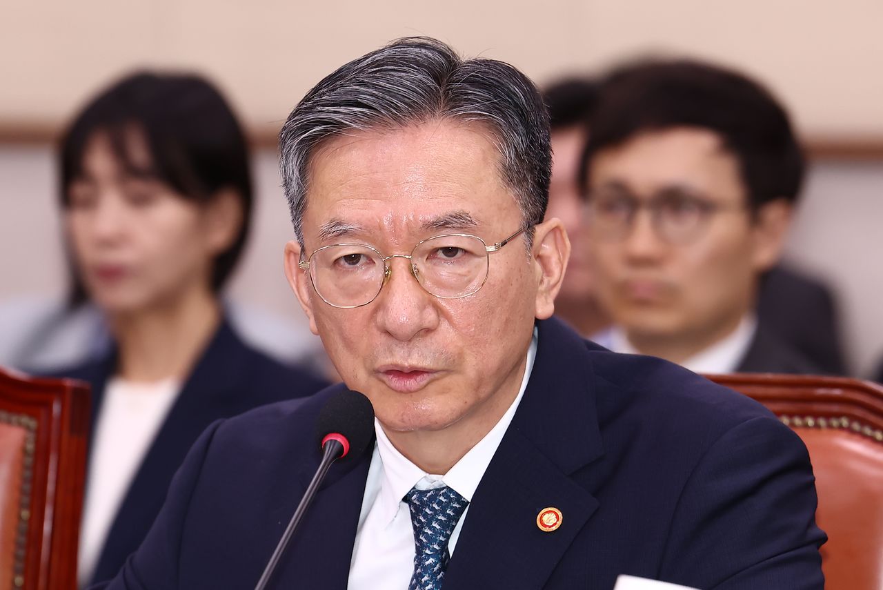 정성호 법무부 장관이 27일 오전 서울 여의도 국회에서 열린 법제사법위원회 전체회의에서 의원 질의에 답변하고 있다. 뉴스1