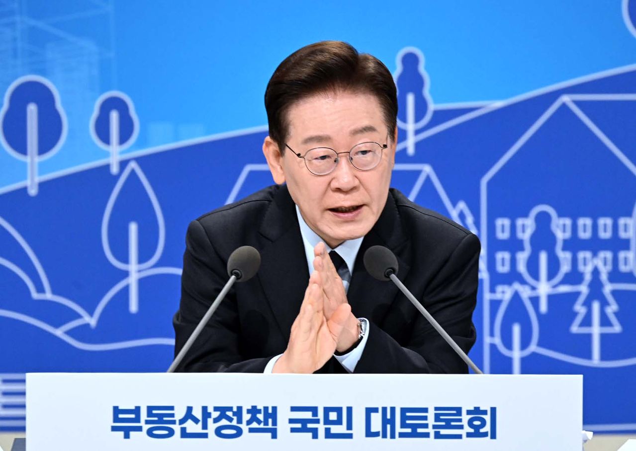 이재명 대통령이 23일 서울 여의도 KBS에서 열린 부동산정책 국민 대토론회에서 발언을 하고 있다. [청와대사진기자단]