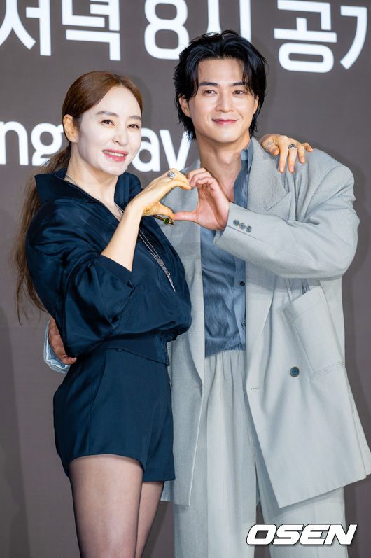 [OSEN=민경훈 기자] 쿠팡플레이 시리즈 '지금 불륜이 문제가 아닙니다' 제작발표회가 28일 서울 중구 앰배서더 서울 풀만 호텔에서 열렸다.