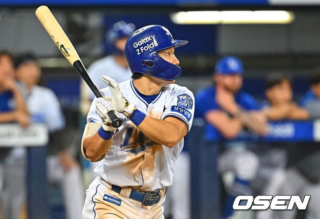 [OSEN=대구, 이석우 기자] 28일 대구삼성라이온즈파크에서 2026 신한 SOL KBO 리그 삼성 라이온즈와 KIA 타이거즈의 경기가 열렸다. 홈팀 삼성은 최원태가, 방문팀 KIA는 올러가 선발 출전했다. 삼성 라이온즈 김지찬이 8회말 2사 1,3루 중견수 앞 1타점 안타를 치고 있다. 2026.07.28 / foto0307@osen.co.kr