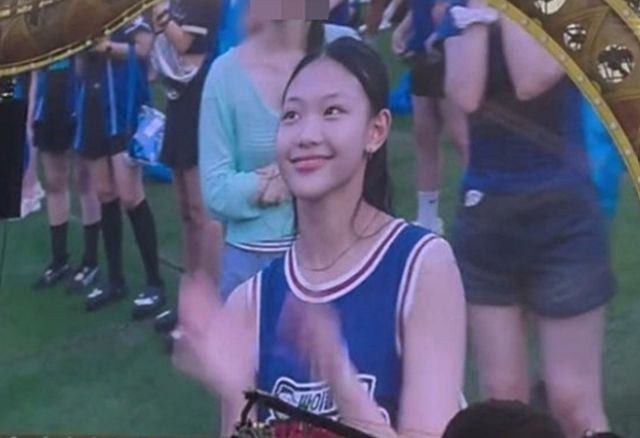 싸이 '흠뻑쇼'에서 즉석 캐스팅을 받은 김라희양. SNS 캡처