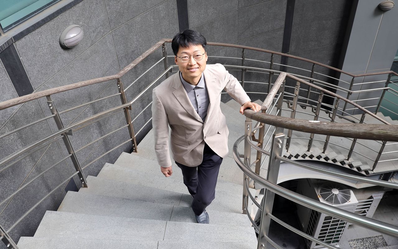 20년째 응급실에서 생사의 갈림길을 마주하고 있는 최석재 여의도성모병원 응급의학과 교수는 "몸의 작은 경고를 놓치면 안 된다"고 강조했다. 강정현 기자
