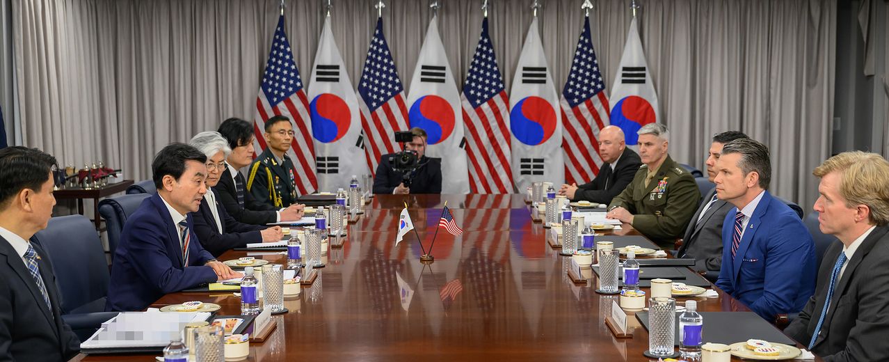 안규백 국방부 장관과 피트 헤그세스 미국 전쟁부 장관이 지난 5월 한·미 국방장관 회담을 하고 있다. [사진 국방부]