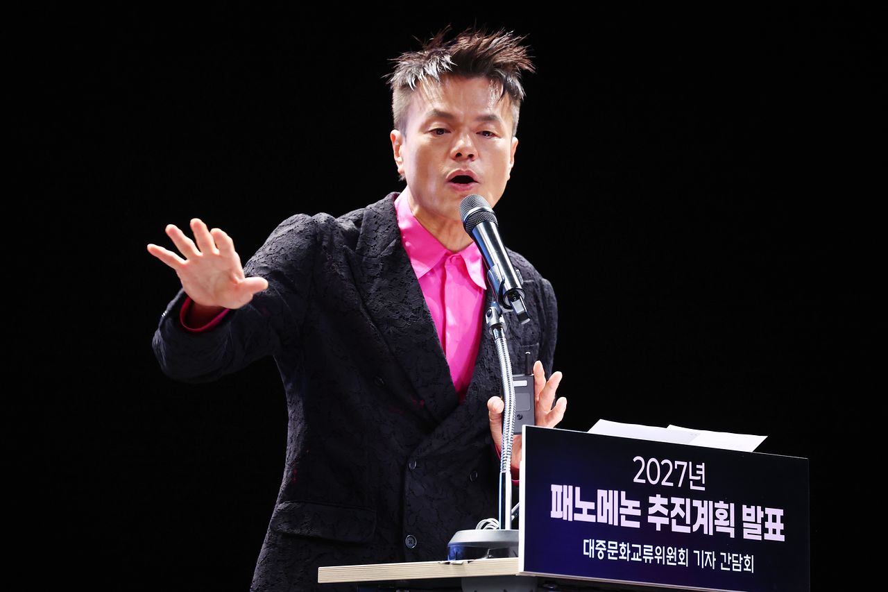 대중문화교류위원회 공동위원장을 맡은 박진영 JYP엔터테인먼트 대표 프로듀서가 ‘2027 패노메논’ 에 대해 설명하고 있다. [연합뉴스]