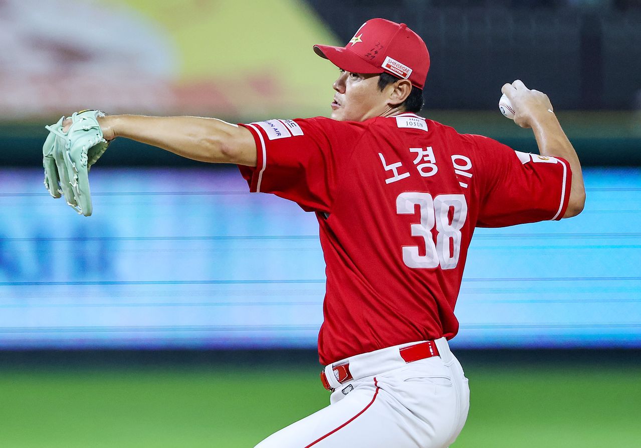 SSG 노경은이 24일 인천 NC전에서 공을 던지고 있다. 사진 SSG 랜더스