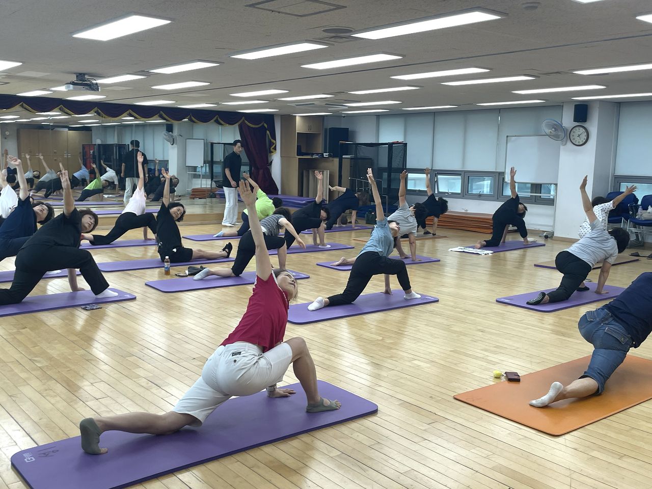중년여성 중강도 체력향상 프로그램에 참여한 서울 시민들. [사진 서울시]