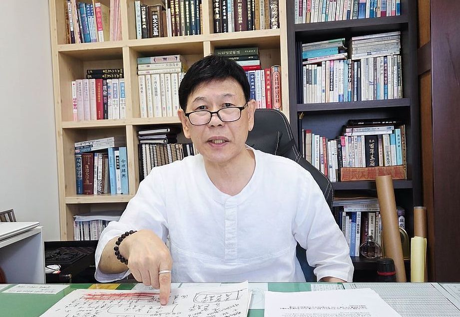 경기도 부천시청에서 30년간 공무원으로 근무한 장형택씨는 2018년 퇴직 후 철학관을 운영하고 있다. 사진 김부규