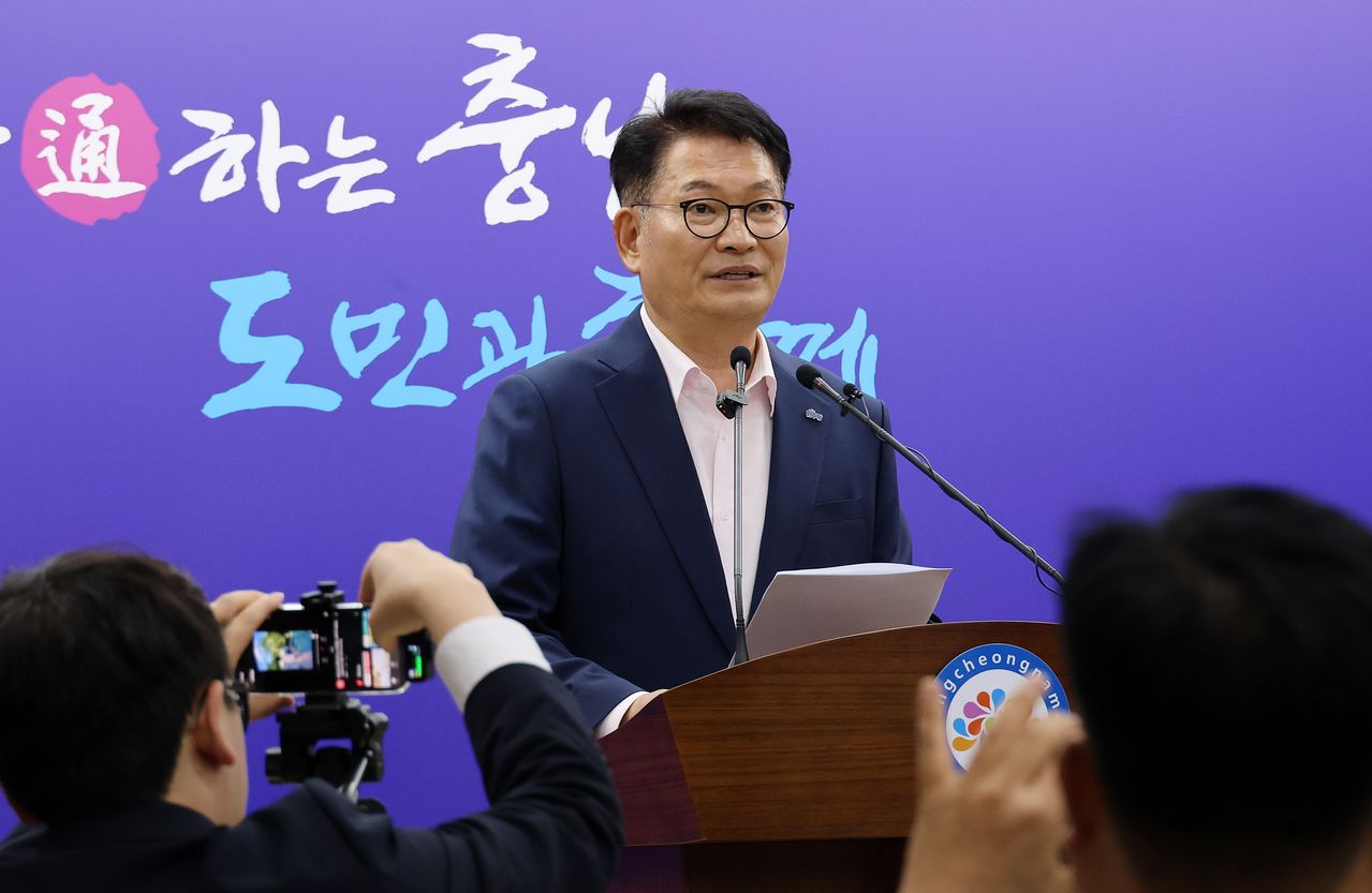 더불어민주당 송영길 대표 후보가 27일 오전 충남 홍성 충남도청에서 기자회견을 하고 있다. 연합뉴스 