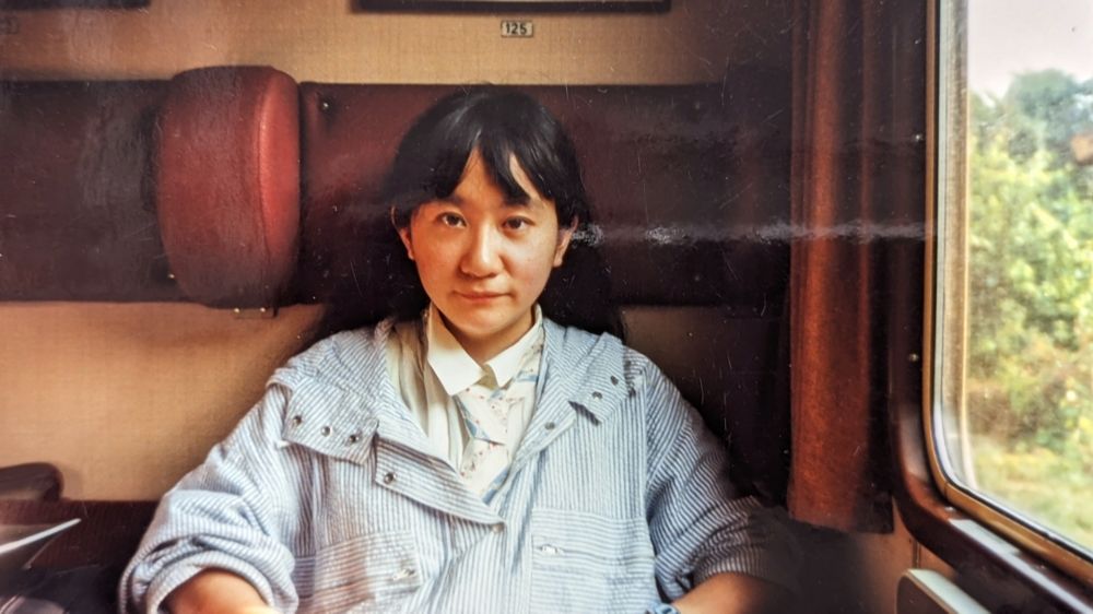 다정하고 똑똑했던 누나(사진)는 의사인 부모를 선망해 의대에 입학한다. 그러나 해부 실습을 시작한 1980년대 초부터 조현병 증세가 나타난다. 사진 엣나인필름