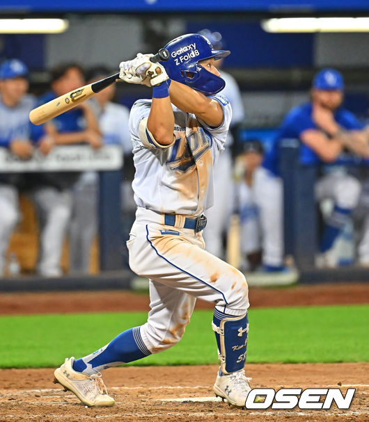 [OSEN=대구, 이석우 기자] 28일 대구삼성라이온즈파크에서 2026 신한 SOL KBO 리그 삼성 라이온즈와 KIA 타이거즈의 경기가 열렸다. 홈팀 삼성은 최원태가, 방문팀 KIA는 올러가 선발 출전했다. 삼성 라이온즈 김지찬이 8회말 2사 1,3루 중견수 앞 1타점 안타를 치고 있다. 2026.07.28 / foto0307@osen.co.kr