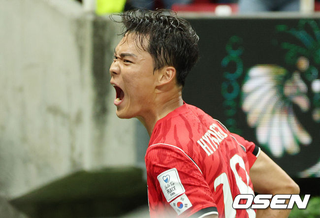  [OSEN=과달라하라(멕시코), 이대선 기자] 12일 (한국시간) 멕시코 에스타디오 과달라하라에서 2026 국제축구연맹(FIFA) 북중미 월드컵 A조 조별리그 1차전 대한민국과 체코의 경기가 열렸다.대표팀은 체코전을 시작으로 19일 개최국 멕시코와 같은 장소에서 격돌한 뒤, 25일 몬테레이 BBVA 스타디움에서 남아프리카공화국과 최종전을 치른다.후반 오현규가 역전골을 넣고 기뻐하고 있다.2026.06.12 /sunday@osen.co.kr